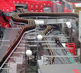 In der Flaschenabfüllung der Brauerei Stiegl