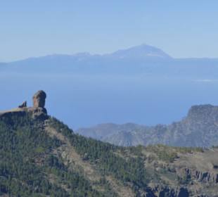 Vorne Roque Nublo, hinten Pico del Teide/Teneriffa