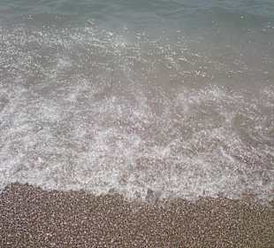 Wiedermal das Wasser am Strand - toller Wellengang