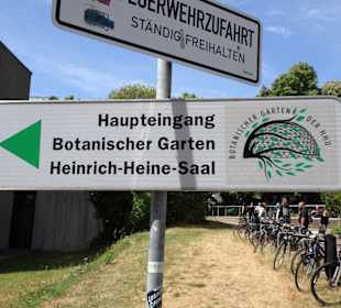 Wegweiser zum Haupteingang