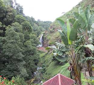 Blick zum Wasserfall