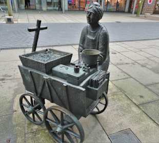 Impressionen vom Denkmal Granatfrau