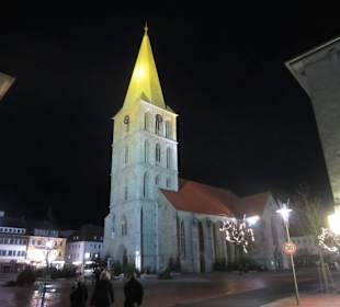 Außenansicht bei Nacht