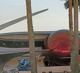 ...die Planeten zum Greifen nahe...