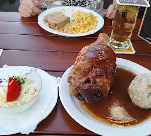 Zum Abendessen bei der Wirtschaft zum Schmied