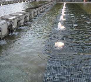 Wasserkaskaden mit Wasserspiele beim Fernsehturm