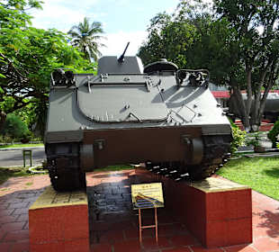 Im Freigelände des Militärmuseums