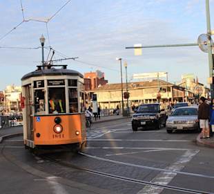 Historische Straßenbahnlinie F am Hafen