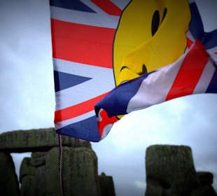 Smiley stonehenge
