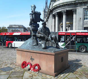 Gordon Highlanders Statue