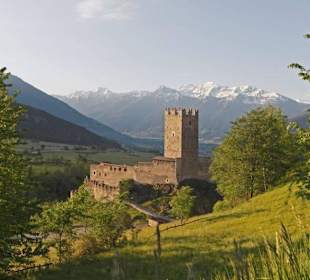 Die Churburg in unmittelbarer Nähe