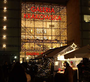 Galeria Krakowska zimą - kiermasz śwąteczny