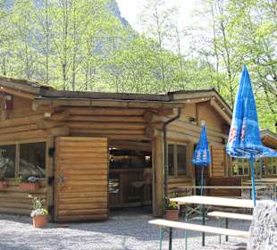 Sitzplätze der Gartenwirtschaft Fischteich