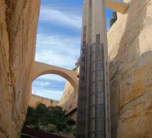 Lift zum Hafen hinunter