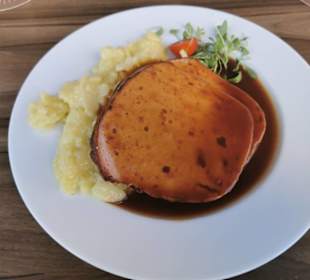 Leberkäs mit Kartoffelsalat 8,90 €