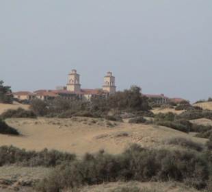 Dünenlandschaft mit Hotel