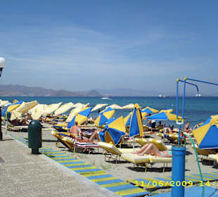 der (nicht Hoteleigene) Strand 700m entfernt