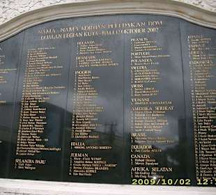 Namenstafel der vielen Opfer