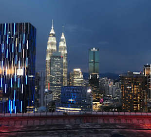 Twin Towers von der Heli Lounge Bar