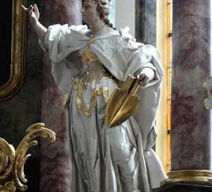 Figuren am Altar der Pfarrkirche St. Martin