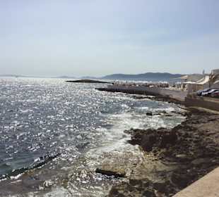 Rechts sieht man die Location 