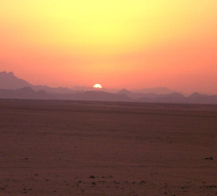 Sonnenuntergang in der Wüste