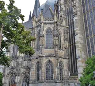 Außenansicht des Aachener Doms