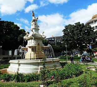 Brunnen an der Plaza General Weyler/Santa Cruz