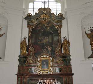 Die Kollegienkirche am Universitätsplatz