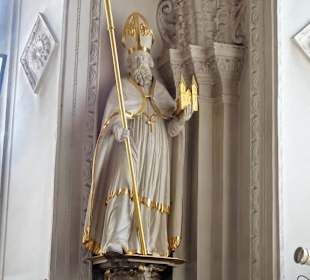 Statuen in der Sankt Andreas Kirche