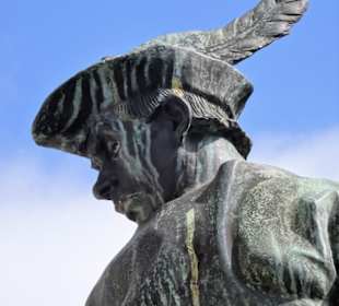 Ansichten des Hühnerdieb-Brunnens