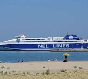 Schnelles Boot nach Piräus