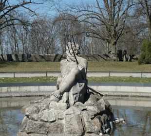 TraumRunde Schwanberg: Neptunbrunnen, Schlosspark