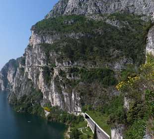 Blick auf die alte Straße Richtung Ledrotal