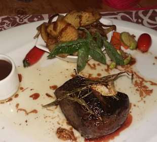 Kamelsteak mit Bratkartoffeln