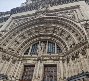V&A