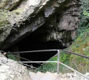 Ausenansicht Höhle von Psychro