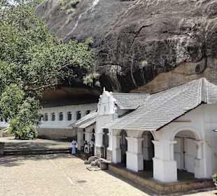 Eingang zu den Höhlen