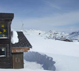 Corviglia, Chamanna-Hütte im Hintergrund
