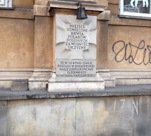 Tablica upamiętaniająca zamordowoanych Polaków