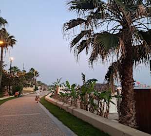 Strandpromenade Side 