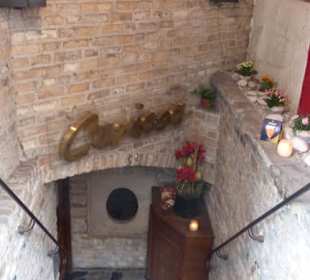 Geschmückte Kellerabgänge