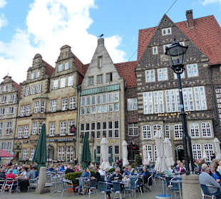 Schöner Markplatz am Rathaus