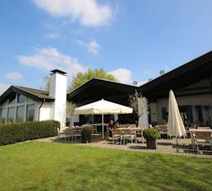 Die Terrasse am Clubhaus
