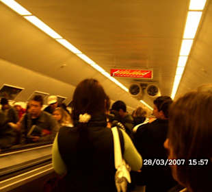 Rolltreppe zur U-Bahn