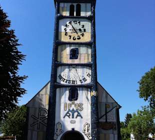 Die Kirche von vorne