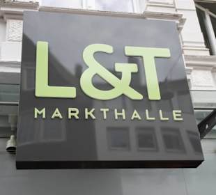Das Logo über dem Eingang zur Markthalle