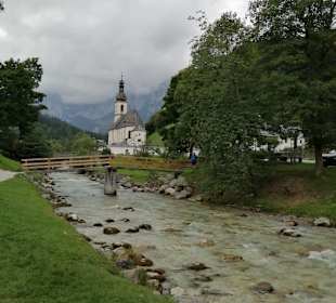 Blick zur Kirche St. Sebastian in Ramsau