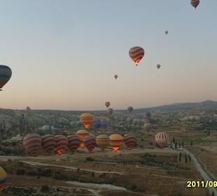 Lot balonem o wschodzie słońca