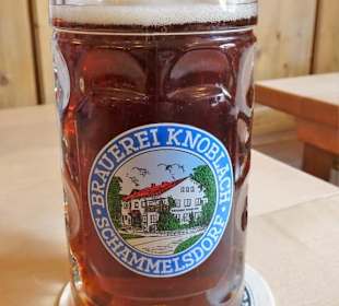 Ein dunkles Kellerbier in der Brauerei Knoblach